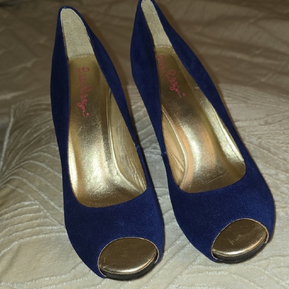 Lilly Pulitzer Blue and Gold Wedges with Elegant Design - Picture 3 of 13